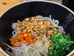 -两勺子一碗口水鸡拌面