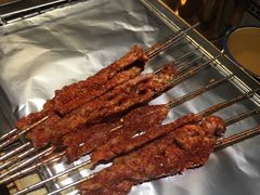 生吃牛肉小串-喝丢一只鞋辣炒海鲜小烧烤(三八广场店)