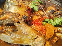 铁锅炖鲤鱼-华盛园卷子王农家菜水库鱼