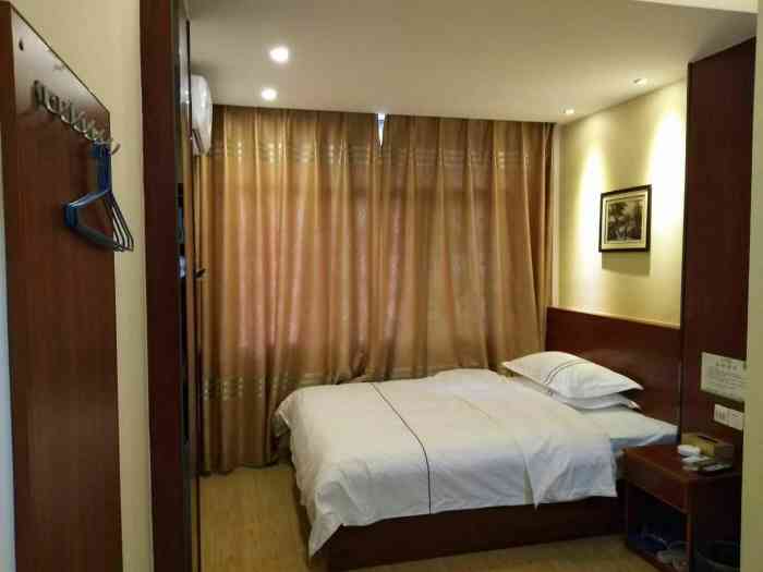 叶子宾馆(湘南学院店)-"这个宾馆性价比超高,价格低,设施暂新,这.