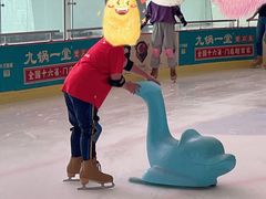 -冰纷万象滑冰场(二七万象城店)