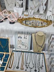 -AI艾耳·专业手工耳洞·穿孔美学馆