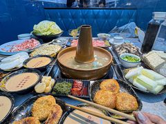 -洞庭洲·防空洞火锅·铜锅涮肉·烧烤(新百广场店)