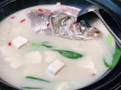 农夫山泉炖的鱼头（红烧）-7017浙菜•建德味(中财店)