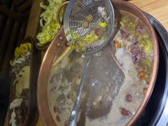 -洱火云南酸菜牛肉火锅(石景山当代商城店)