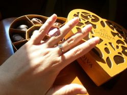 点击看大图 昨天晚上的求婚,真的太惊喜啦^O^,虽然戒指都买好一阵子啦,不过女生对求婚之类的,真的完全没有抵抗力啊*^_^*-威德钻石-克拉钻大本营(南京东路店)