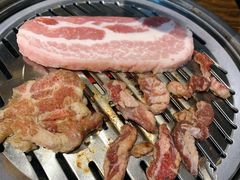 厚切五花肉-·缸桶屋·韩式牛肋条自助烤肉(西湖D11店)