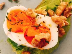 牛油果煮蛋吐司-RAC BAR(安福路店)