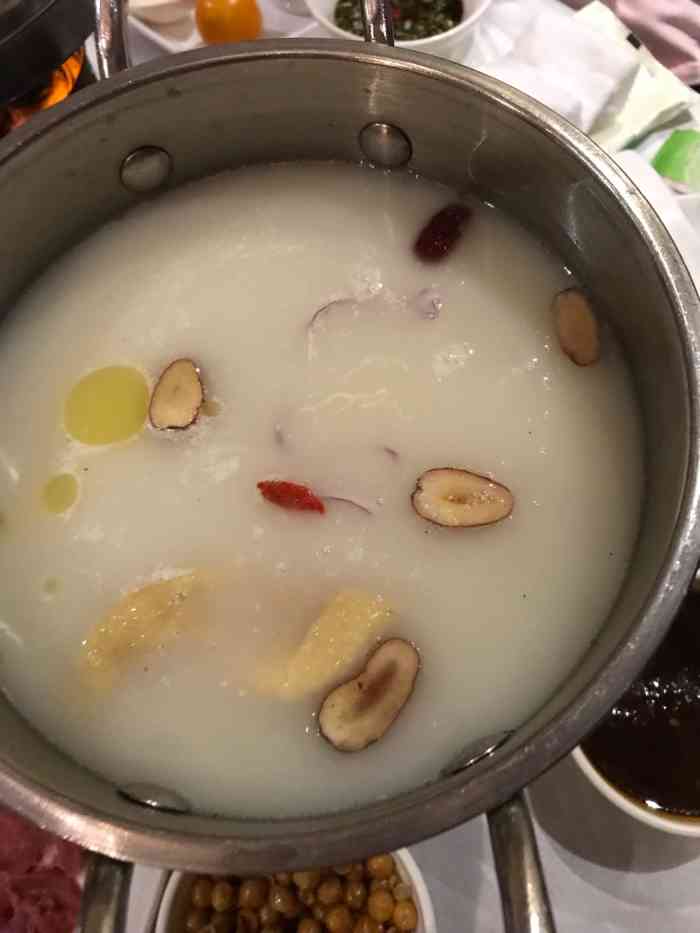 豆捞坊(上海中山公园店)-"好久没吃豆捞坊了,上一回还是两年多以前,.