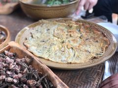 基诺茶叶煎蛋饼-基诺山寨.版纳民族特色菜