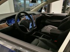 -TESLA 特斯拉(上海太古汇体验店)