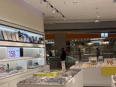 -J-Optical佳视明眼镜·蔡司视觉(青岛金茂览秀城店)