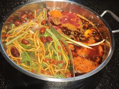 -鹿鸣山草本茶香火锅(园西路店)