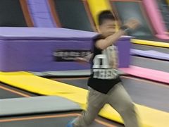 -嘿哟动霸CHUA·新潮玩运动娱乐中心·蹦床滑冰团建乐园