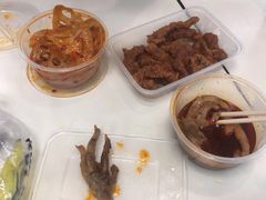 -爆炸头阿姨小四川正宗川味小吃(无任何分店)