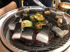 -围炉肉舍•炭烤活鳗•丹东海鲜烤肉(步行街店)