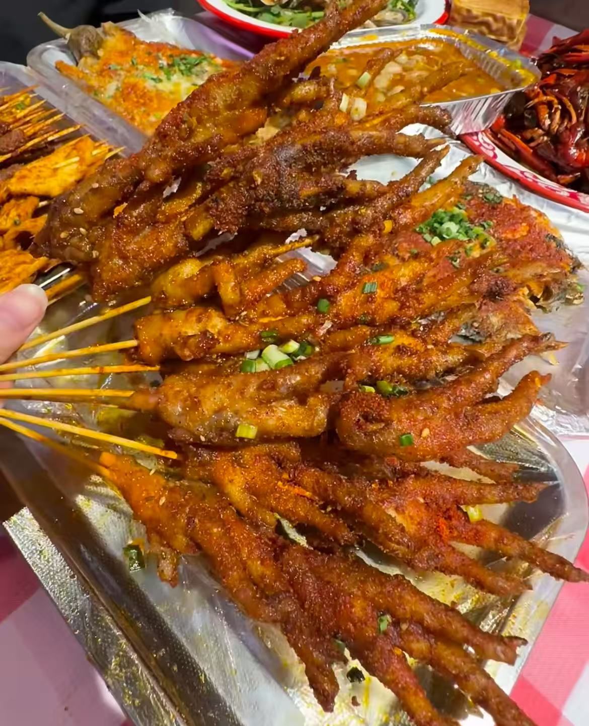 味蕾盛宴：十三香龙虾在夏季的火爆