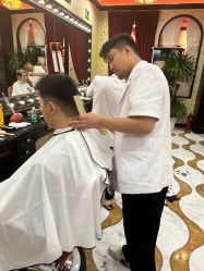 -东方先生国潮男士理发馆