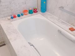 -上海滴水湖皇冠假日酒店