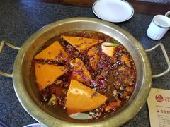 -小天鹅火锅·一线江景洪鼎旗舰店(洪崖洞店)