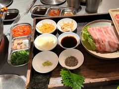 -围炉肉舍•炭烤活鳗•丹东海鲜烤肉(步行街店)