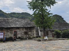 -高荡千年布依古寨旅游景区