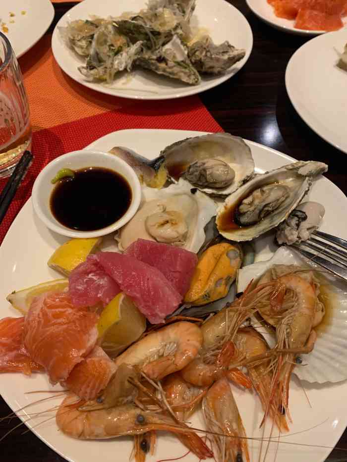 桐庐雷迪森度假酒店·自助餐-"重点吐槽驻唱歌手 男的 真的是卡拉ok水