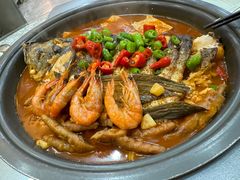 红烧鱼头-新天明砂锅鱼头煲