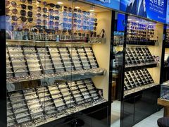 -三叶眼镜城批发市场(上海火车站店)