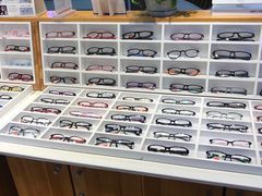 -MiRi眼镜连锁·蔡司·尼康控优点合作店(莘庄店)