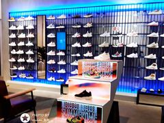 -阿迪达斯(武林银泰三叶草店)