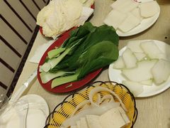 -洞庭洲·防空洞火锅·烧烤·铜锅涮肉(新百广场店)