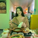 ·煲仔饭菜比饭多，吃起来才过瘾！