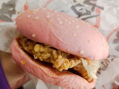 粉色版香辣鸡腿堡-华莱士·全鸡汉堡(黄岐1店)