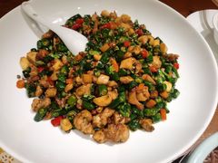 -帅巴人舅母子腊蹄民俗村