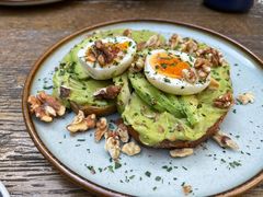 牛油果煮蛋吐司-RAC BAR(安福路店)