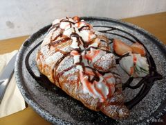 草莓巧克力牛角包-251#coffee roasters(沿河东路店)