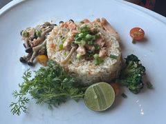 -Chom Cafe and Restaurant