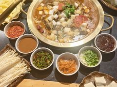 -顶顶汤火牛排火锅·经典铜锅涮肉