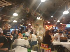 大堂-鲜入围煮花胶鸡海鲜火锅