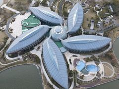 -上海滴水湖皇冠假日酒店