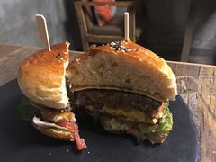 -HIGH FIVE哈福手工汉堡(桂林路店)