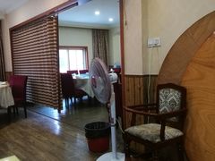 等位区-阿四饭店(沧海路店)