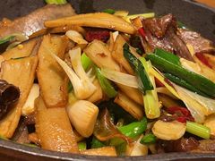 杏鲍菇炒牛肉-云海肴·汽锅鸡·云南菜(天山百盛优客店)