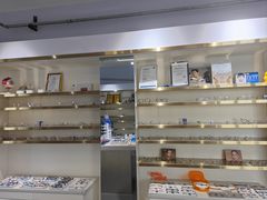 -视野联行眼镜•蔡司•依视路(温江店)