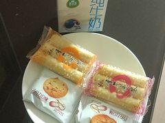 -武汉光谷广场杨家湾地铁站怡程酒店