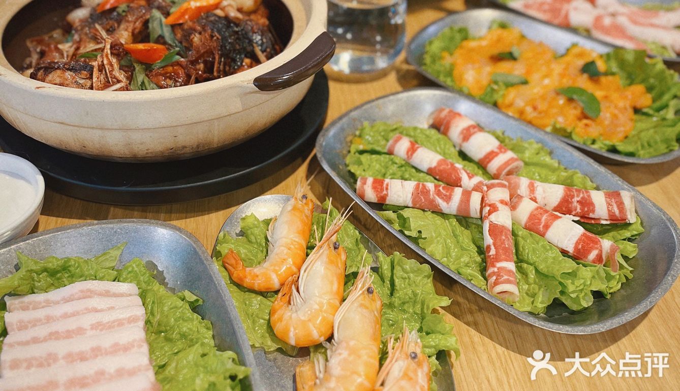 年轻人生活新方式-边吃火锅边烤肉～