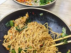 -两勺子一碗口水鸡拌面