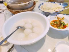 荠菜肉汤团-两户人家农家乐