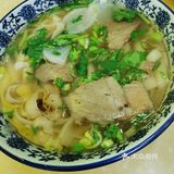上面放了几片原汁原味的牛肉。汤汁鲜美